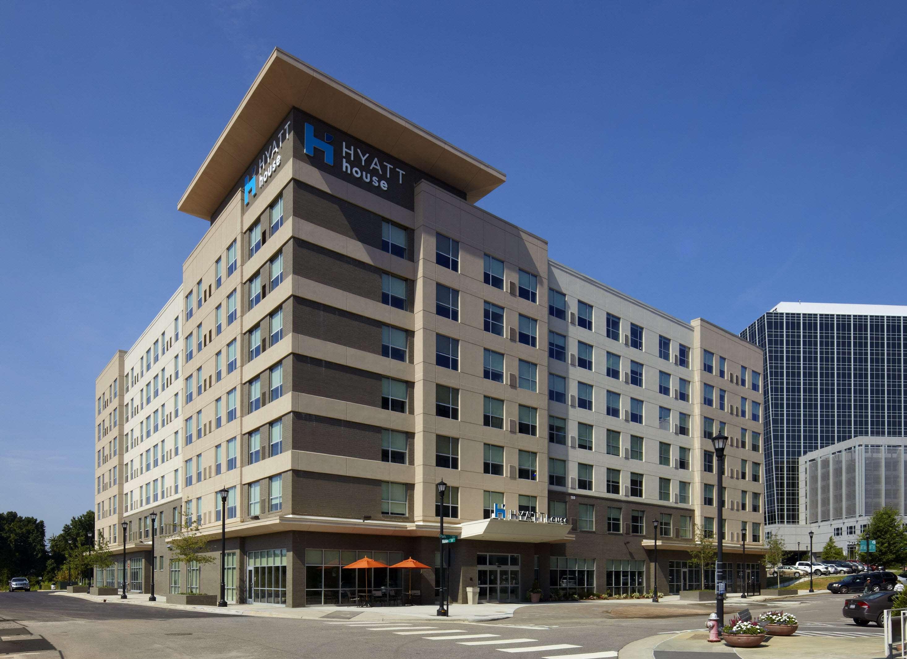 Hyatt House North Hills 3*