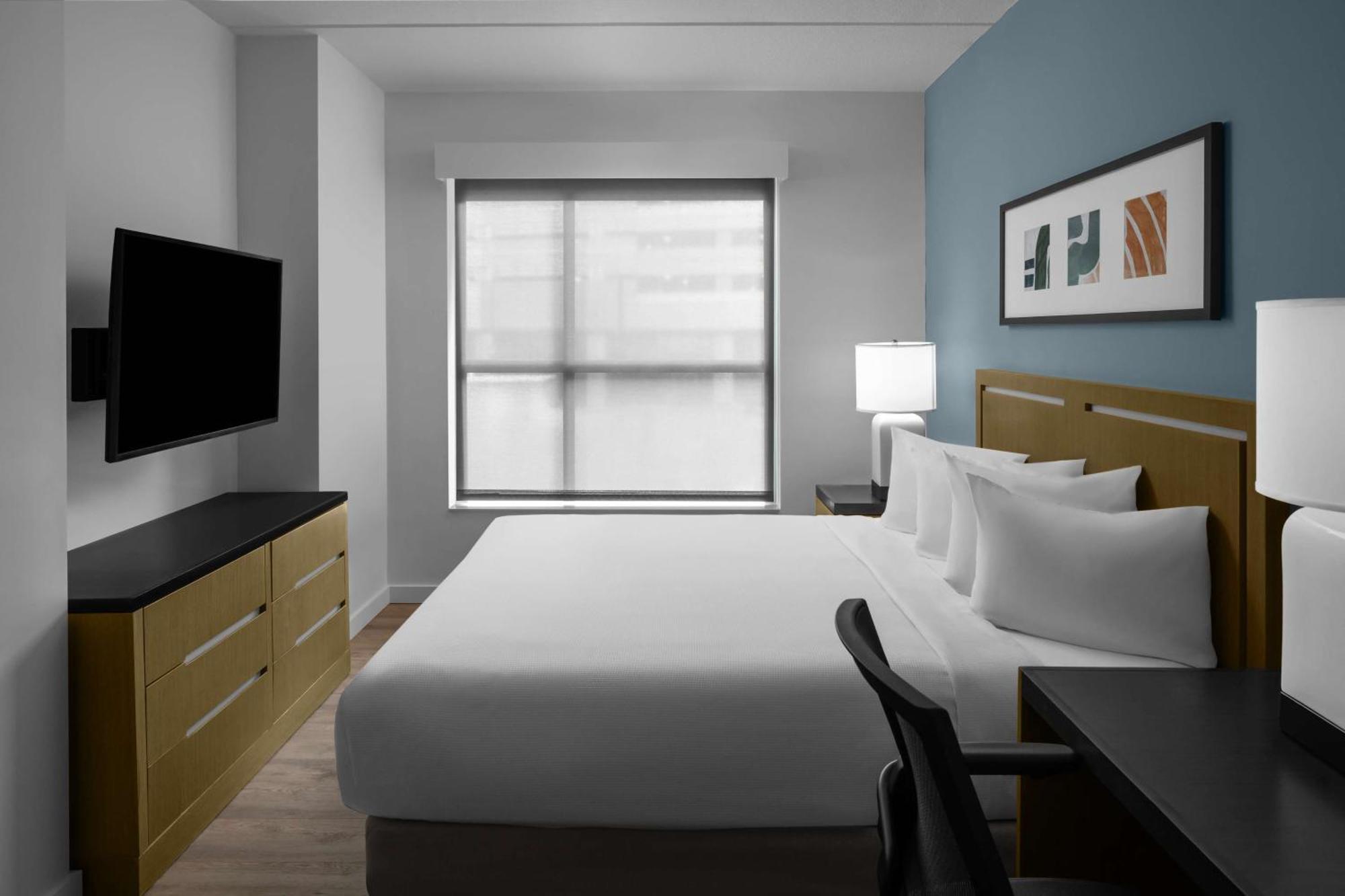 Hyatt House North Hills Hotel 3*