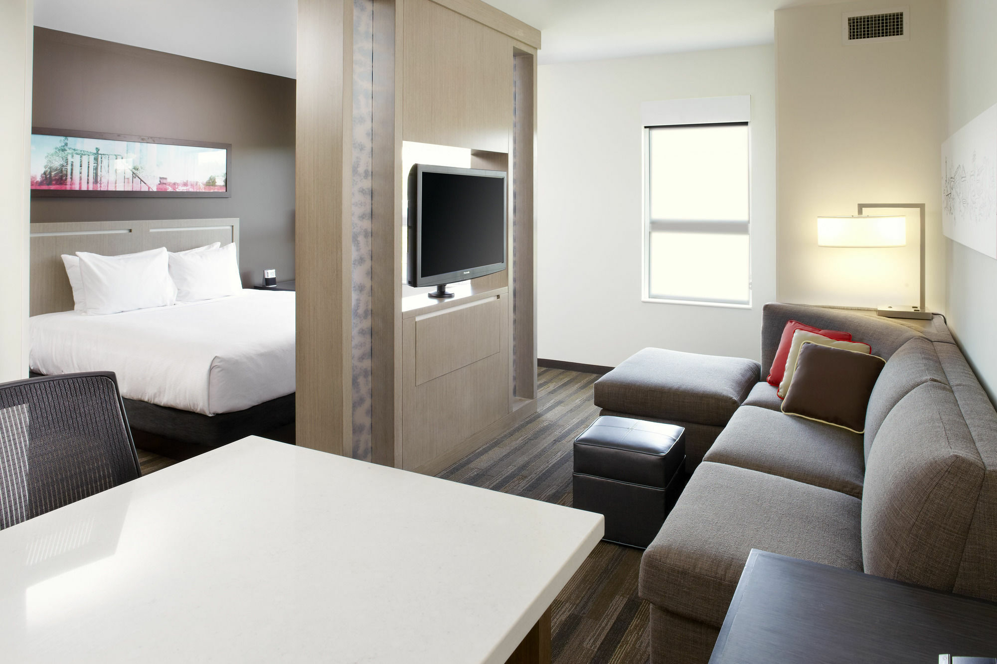 Hyatt House North Hills 3*